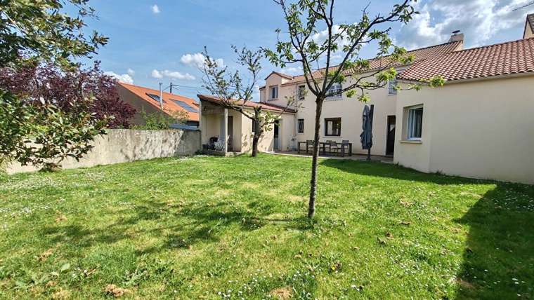 Maison  7 pièces 167 m2