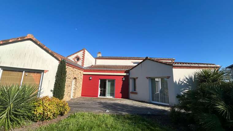 Maison de village de caractère ? 220 m² sur un terrain de 2137 m²