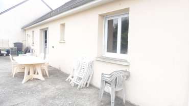 Maison récente avec grand terrain
