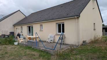 Maison récente avec grand terrain