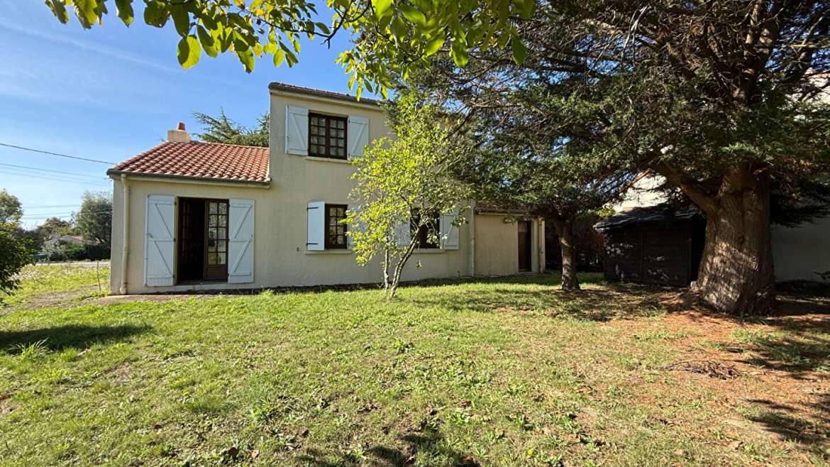 Maison familiale 109m2, 3 chambres, garage et dépendances