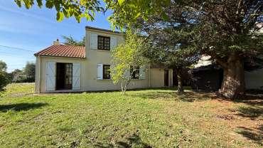Maison familiale 109m2, 3 chambres, garage et dépendances