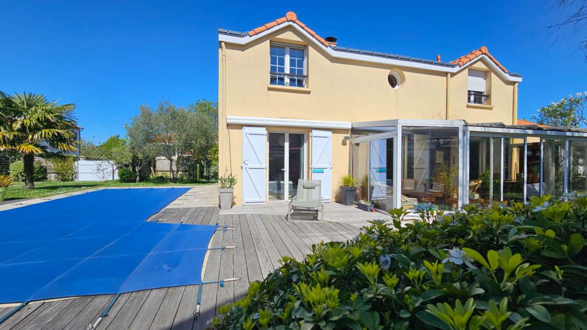 Maison familiale 162 m2 + maison à rénover 58 m2 + piscine