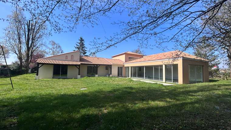 Maison Reze 7 pièce(s) 167 m2 + Piscine interieure