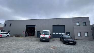 LOCAL D&rsquo;ACTIVITE ET BUREAUX PROCHE AEROPORT