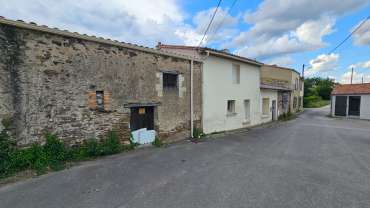 Maison en pierres à rénover – 57 m2 -+ grange 30 m2 –  Vertou centre – Terrain 450 m2